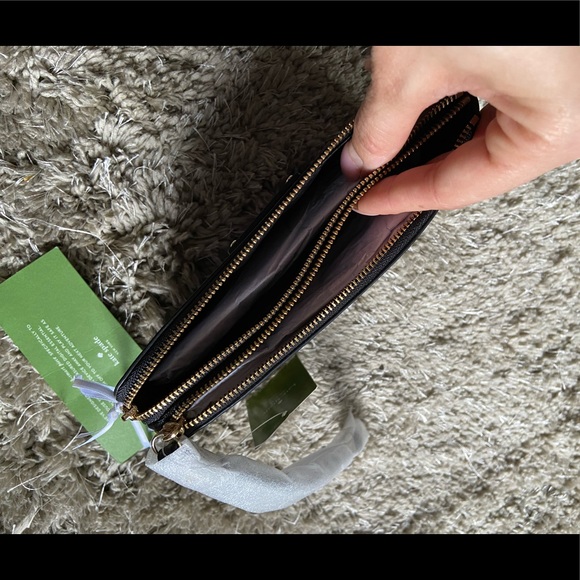 Kate Spade ♠️ wristlet. - Picture 3 of 4